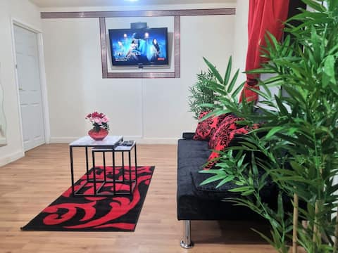 Successful Airbnb property: F11GH Stylish Flat with Fast WiFi and Parking in Armley