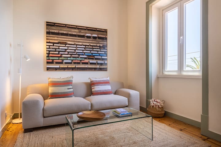 Monte Estoril Train Station - Seaside Apartment - Estoril