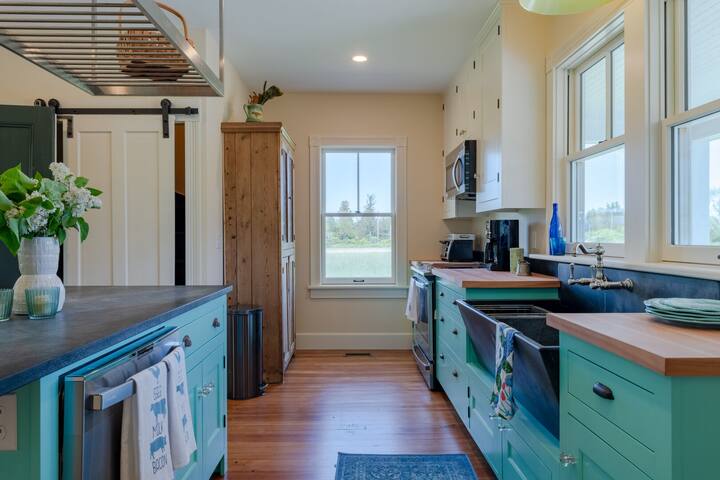 Farmhouse, Access to Potters Pond, Kayak Included gallery image 4