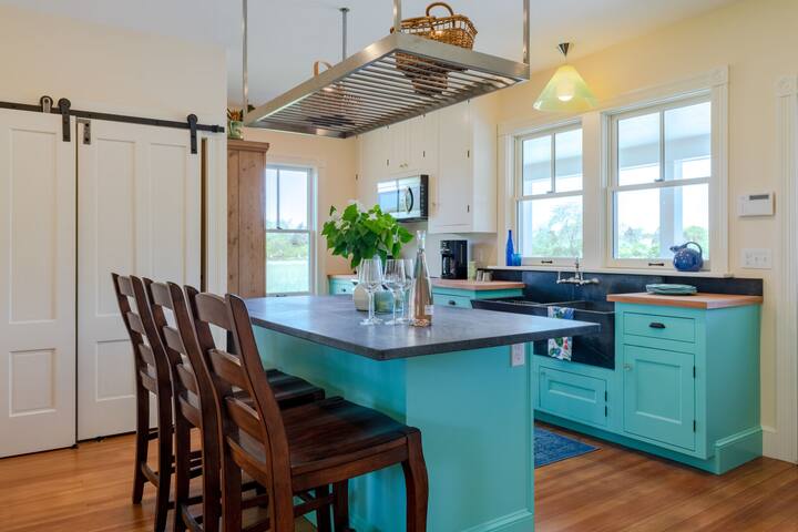 Farmhouse, Access to Potters Pond, Kayak Included gallery image 3