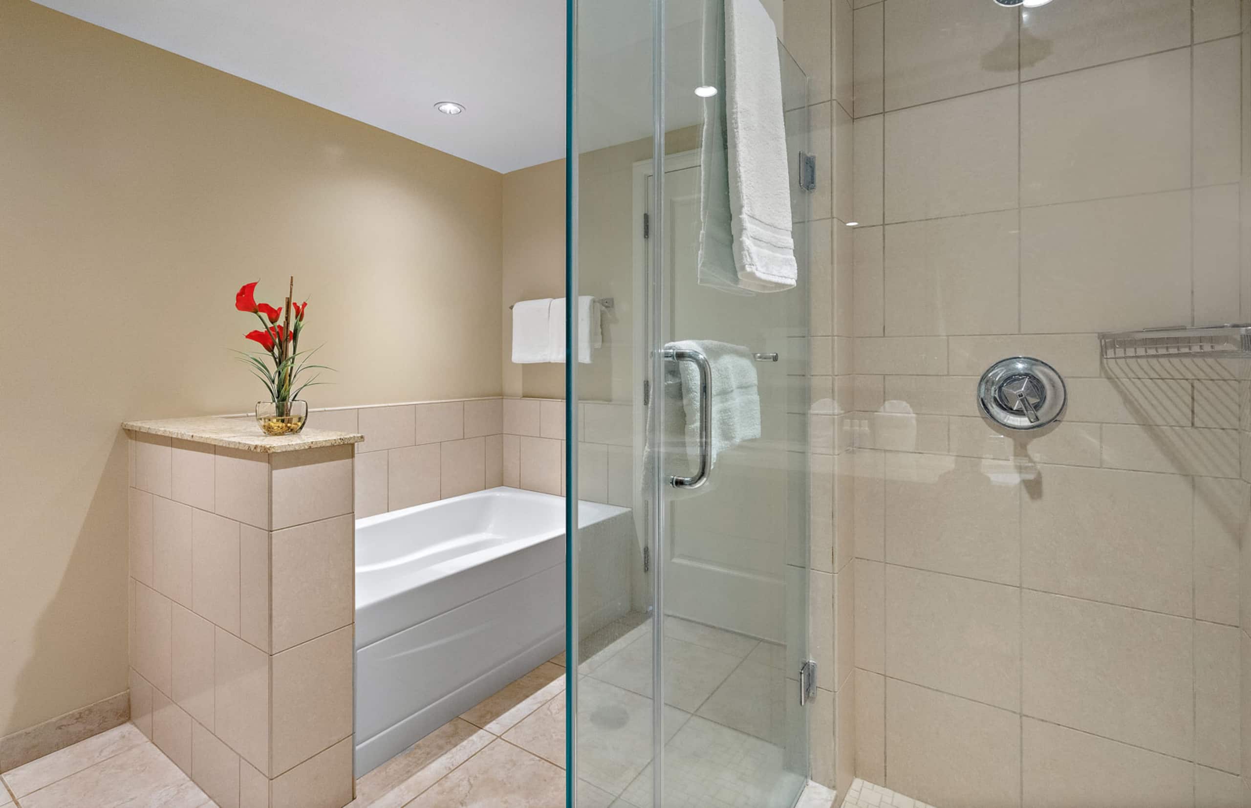 Condo in Lahaina · ★4.83 · 2 bedrooms · 3 beds · 2 baths - Image 24