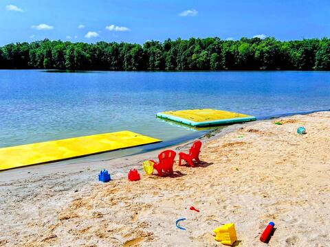 Lakefront with 120' Beach, Views, Wifi @ Lake Anna