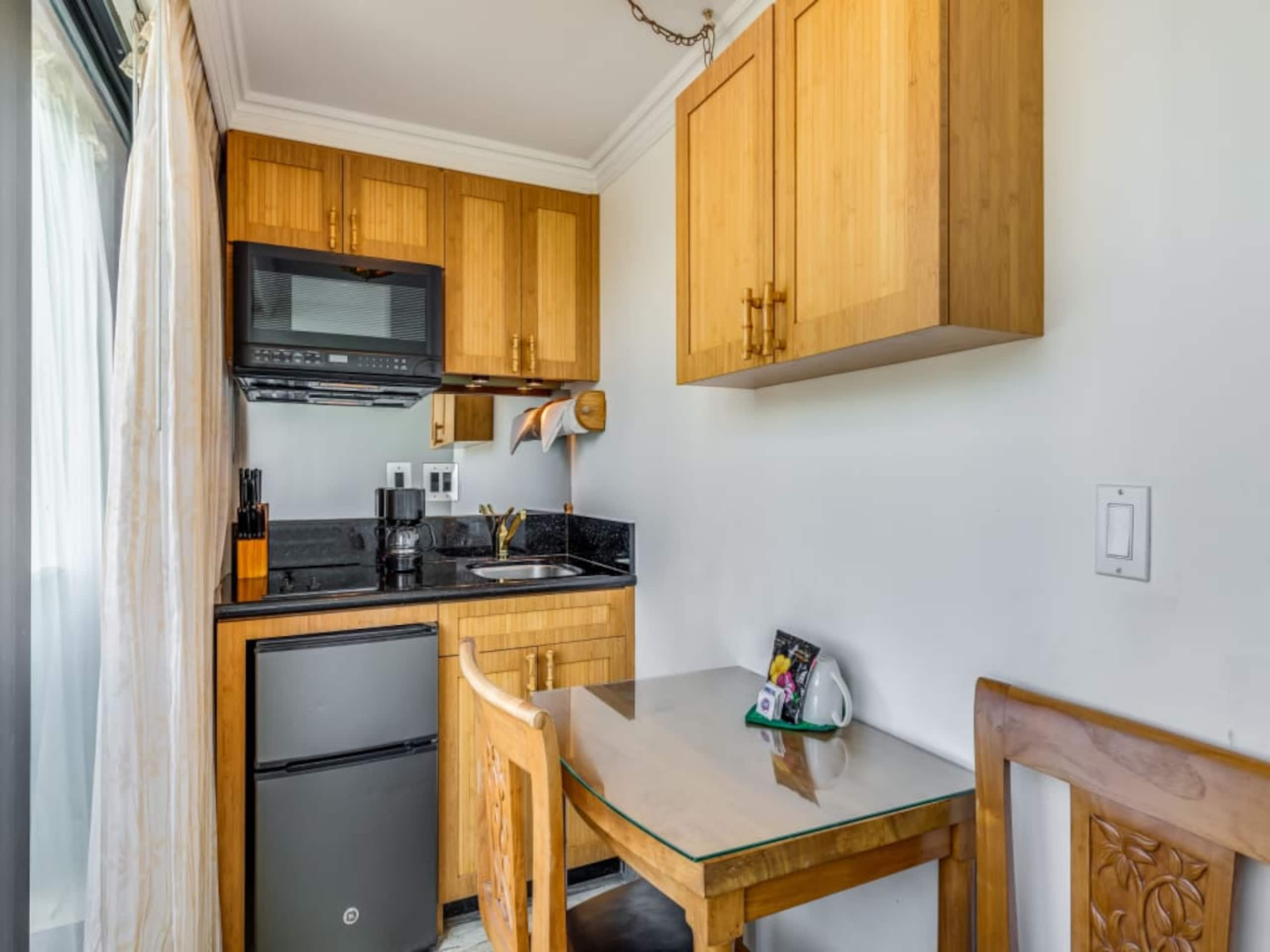 Condo in Honolulu · ★4.26 · 1 bedroom · 3 beds · 1 private bath - Image 33