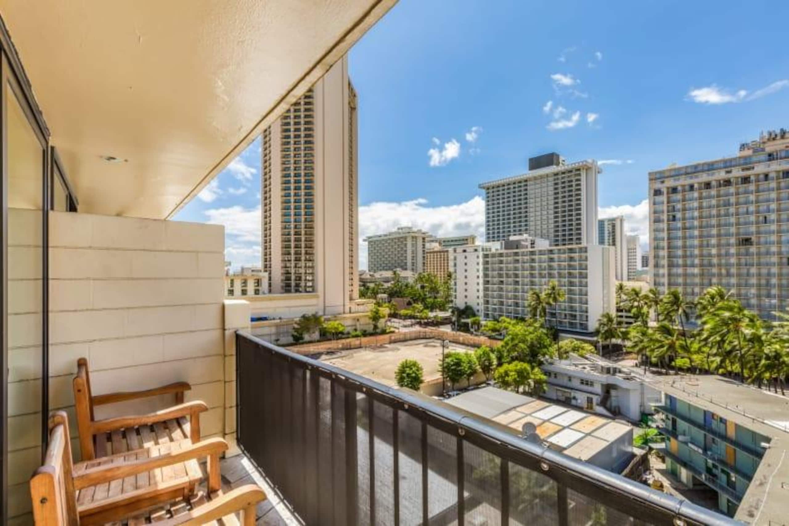 Condo in Honolulu · ★4.26 · 1 bedroom · 3 beds · 1 private bath - Image 1