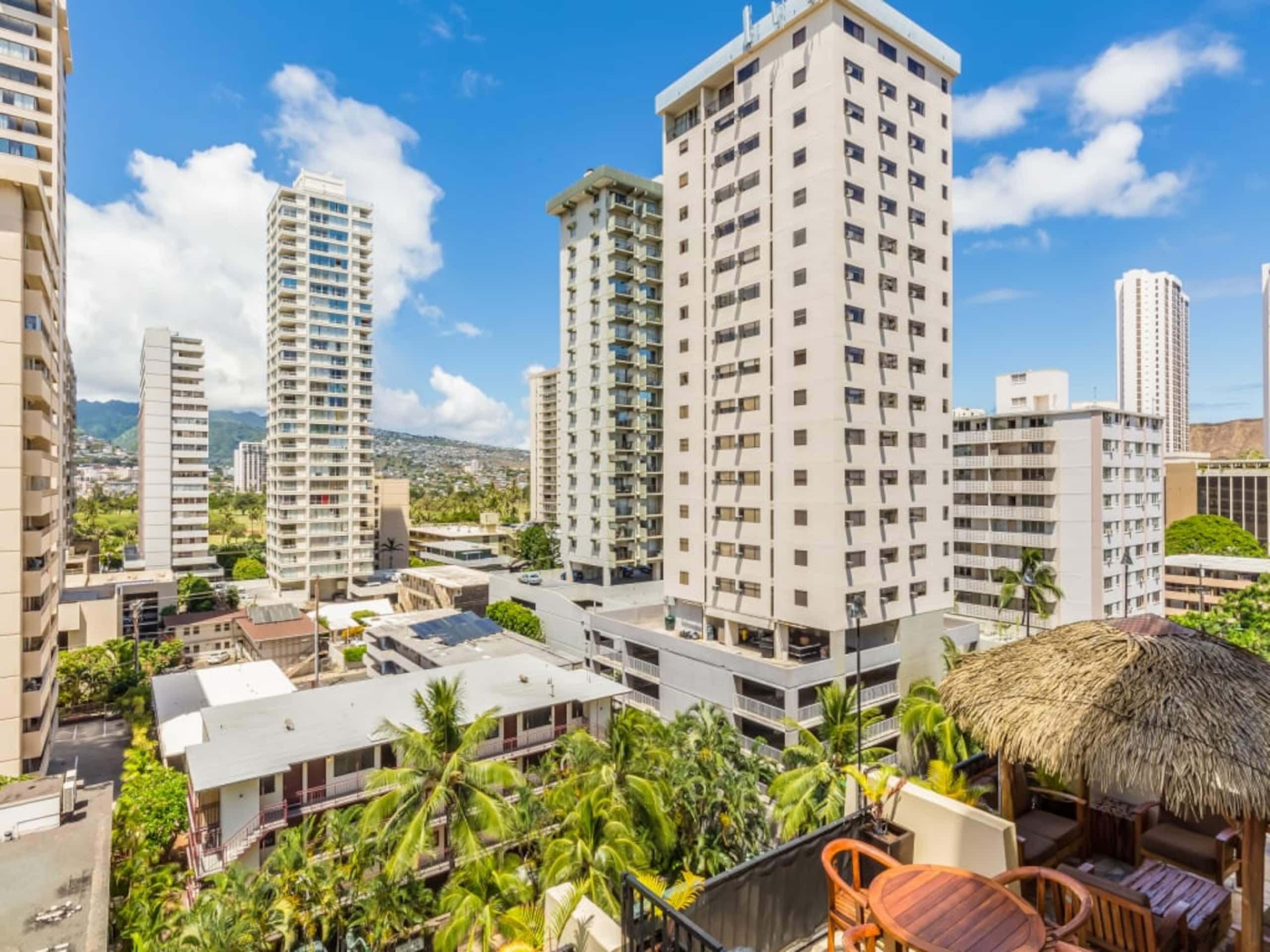 Condo in Honolulu · ★4.26 · 1 bedroom · 3 beds · 1 private bath - Image 8