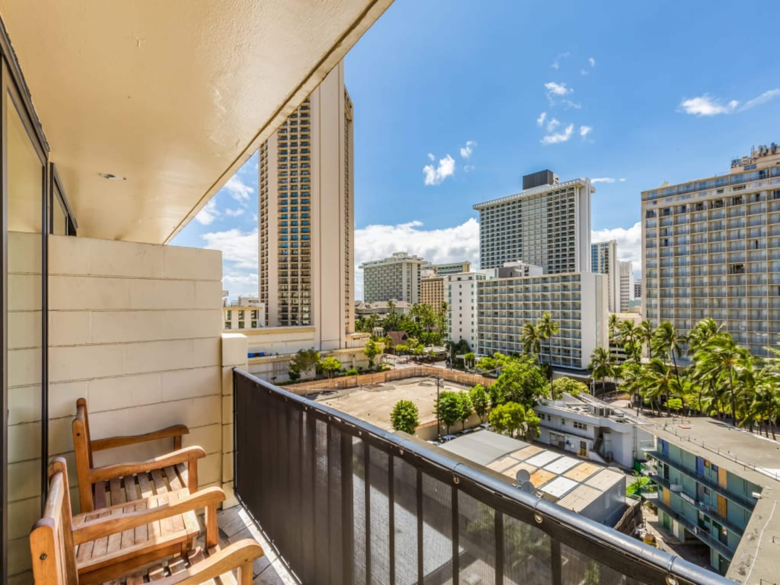 Condo in Honolulu · ★4.26 · 1 bedroom · 3 beds · 1 private bath - Image 26