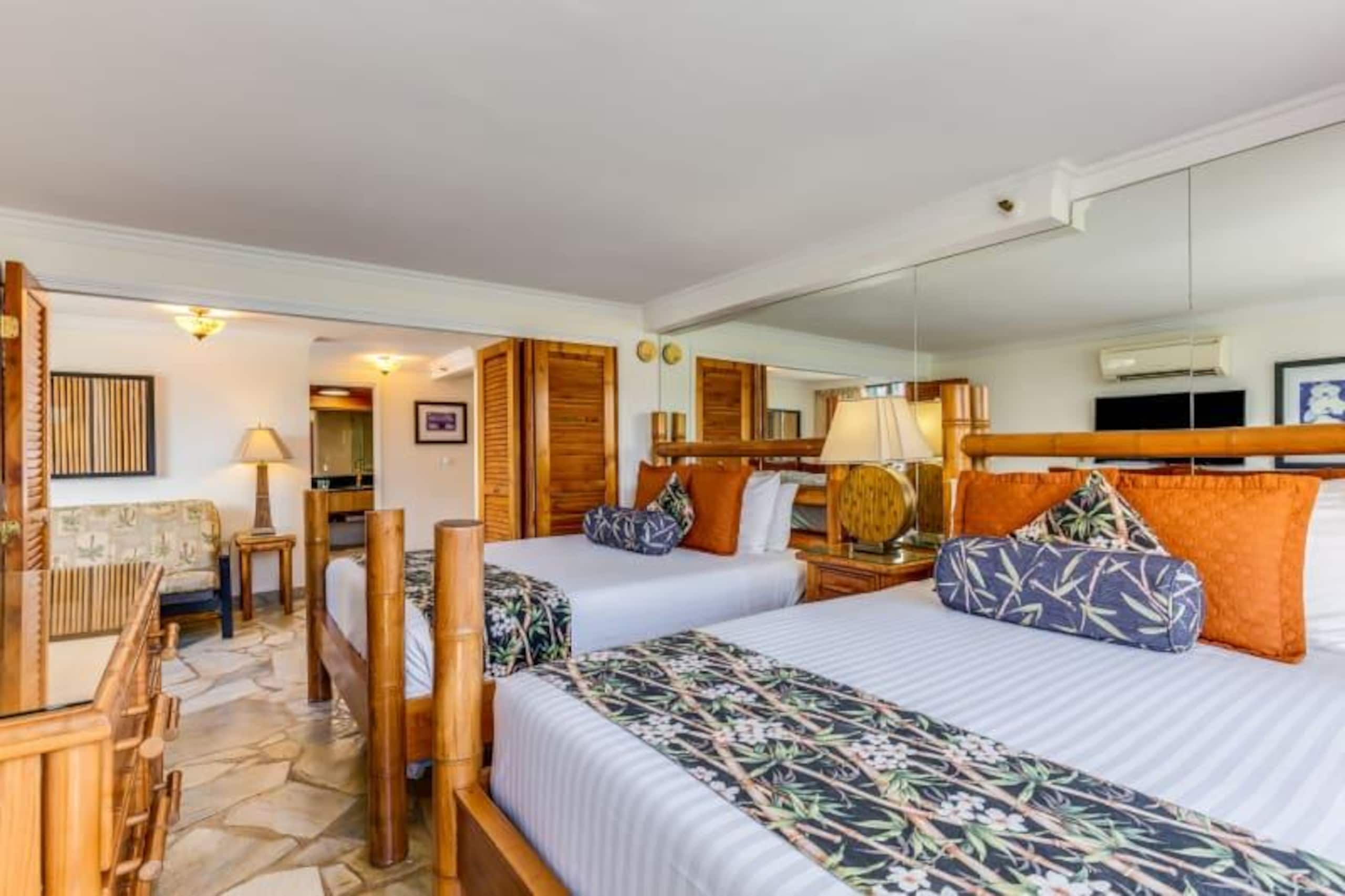 Condo in Honolulu · ★4.26 · 1 bedroom · 3 beds · 1 private bath - Image 4