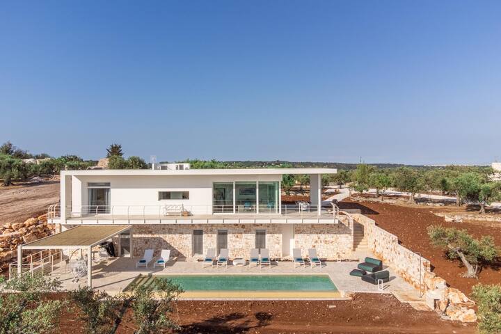 New Luxury PanItria with Infinity Pool gallery image 2