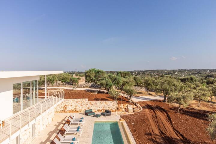 New Luxury PanItria with Infinity Pool gallery image 3