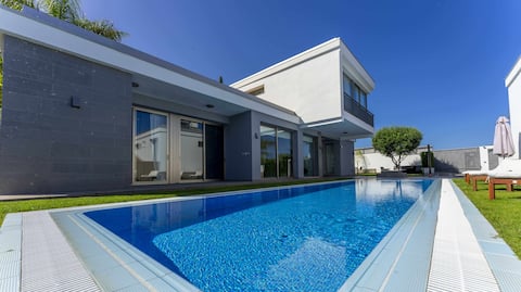 Luxury Atlante Villa · Heated pool