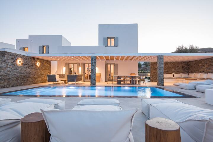 Luxury Design Dreamy Villa in Antiparos beach Gree gallery image 2