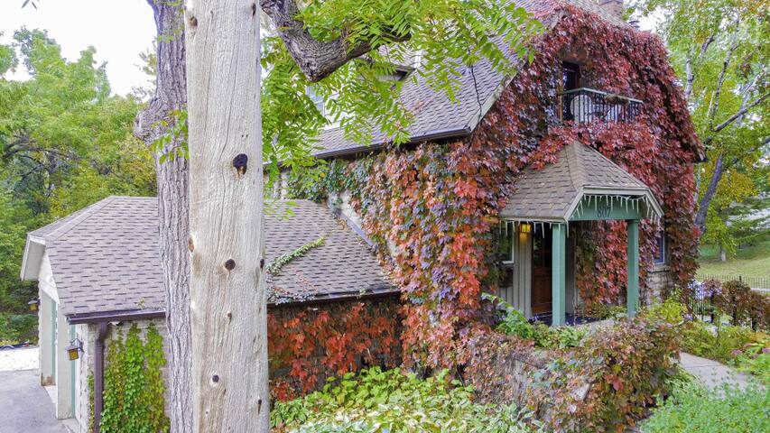 Historic James Mulvey Carriage house (upper level) gallery image 5