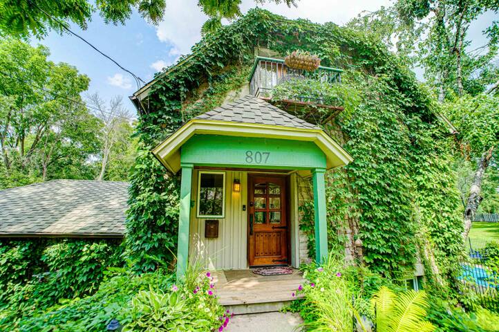 Historic James Mulvey Carriage house (upper level) gallery image 4