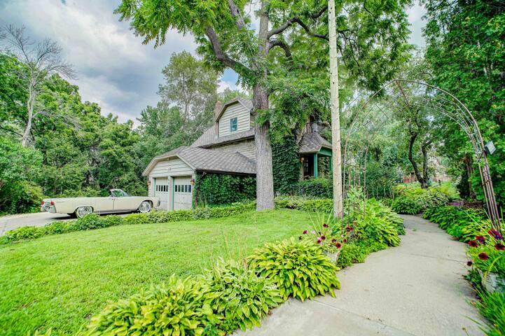 Historic James Mulvey Carriage house (upper level) gallery image 2