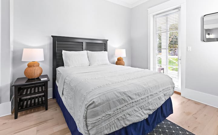 Апартман 2 со брачен кревет (широк 150 – 179 см) на првиот кат