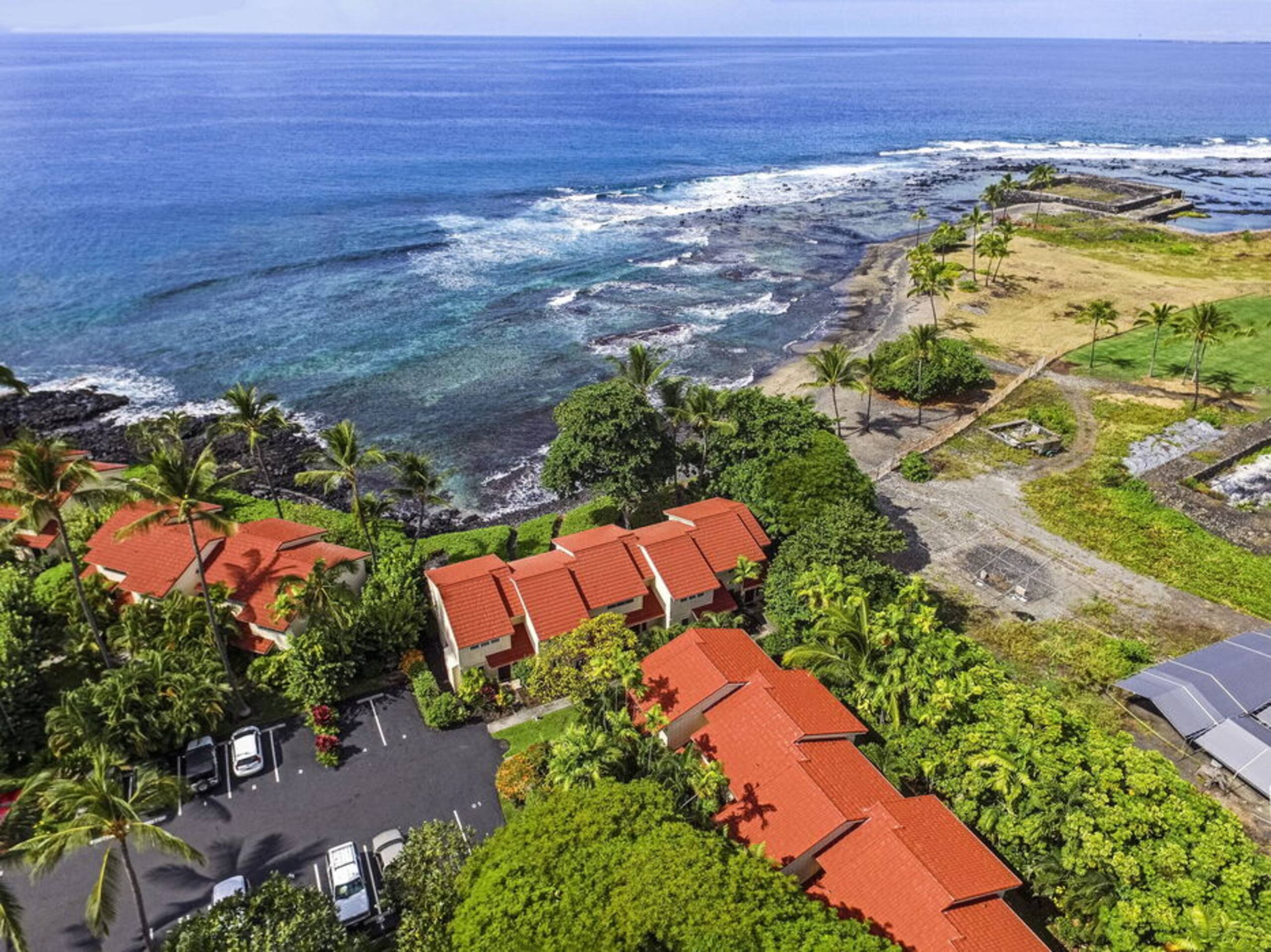Townhouse in Kailua-Kona · ★4.69 · 2 bedrooms · 3 beds · 2 baths - Image 28