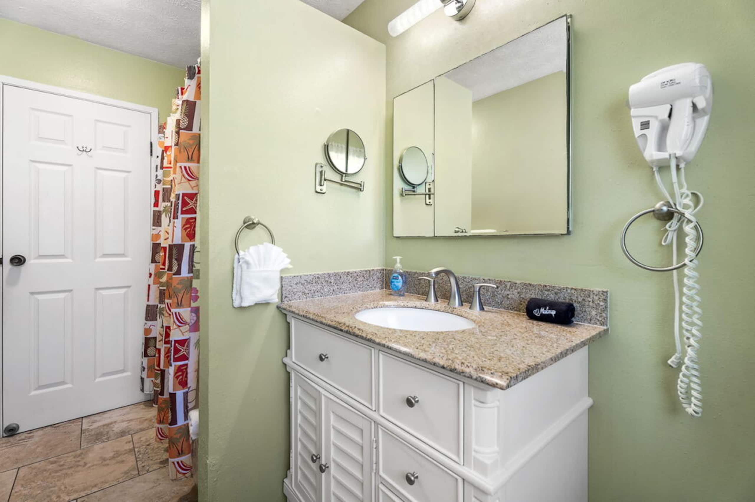 Townhouse in Kailua-Kona · ★4.69 · 2 bedrooms · 3 beds · 2 baths - Image 13