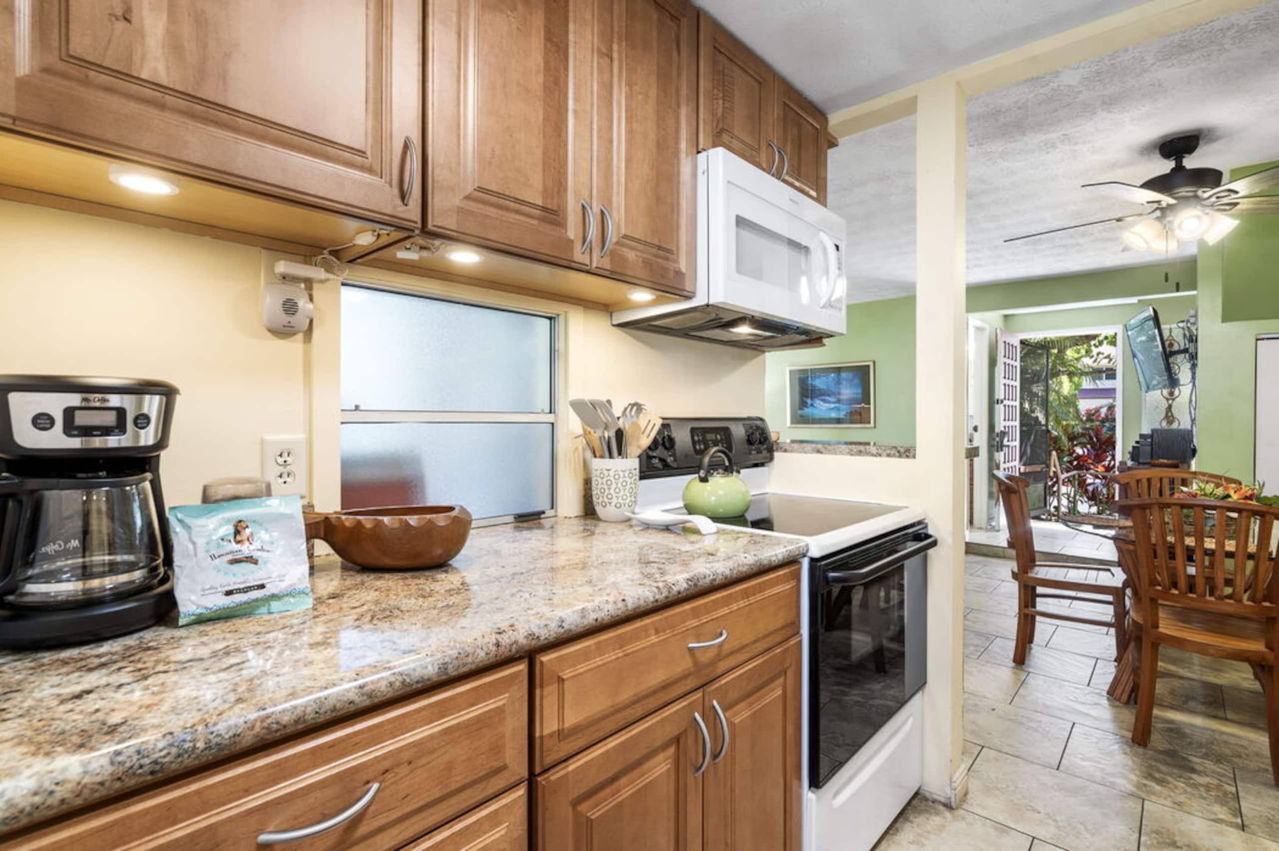 Townhouse in Kailua-Kona · ★4.69 · 2 bedrooms · 3 beds · 2 baths - Image 3