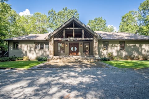 Private Mountain Lodge | Trails & Streams