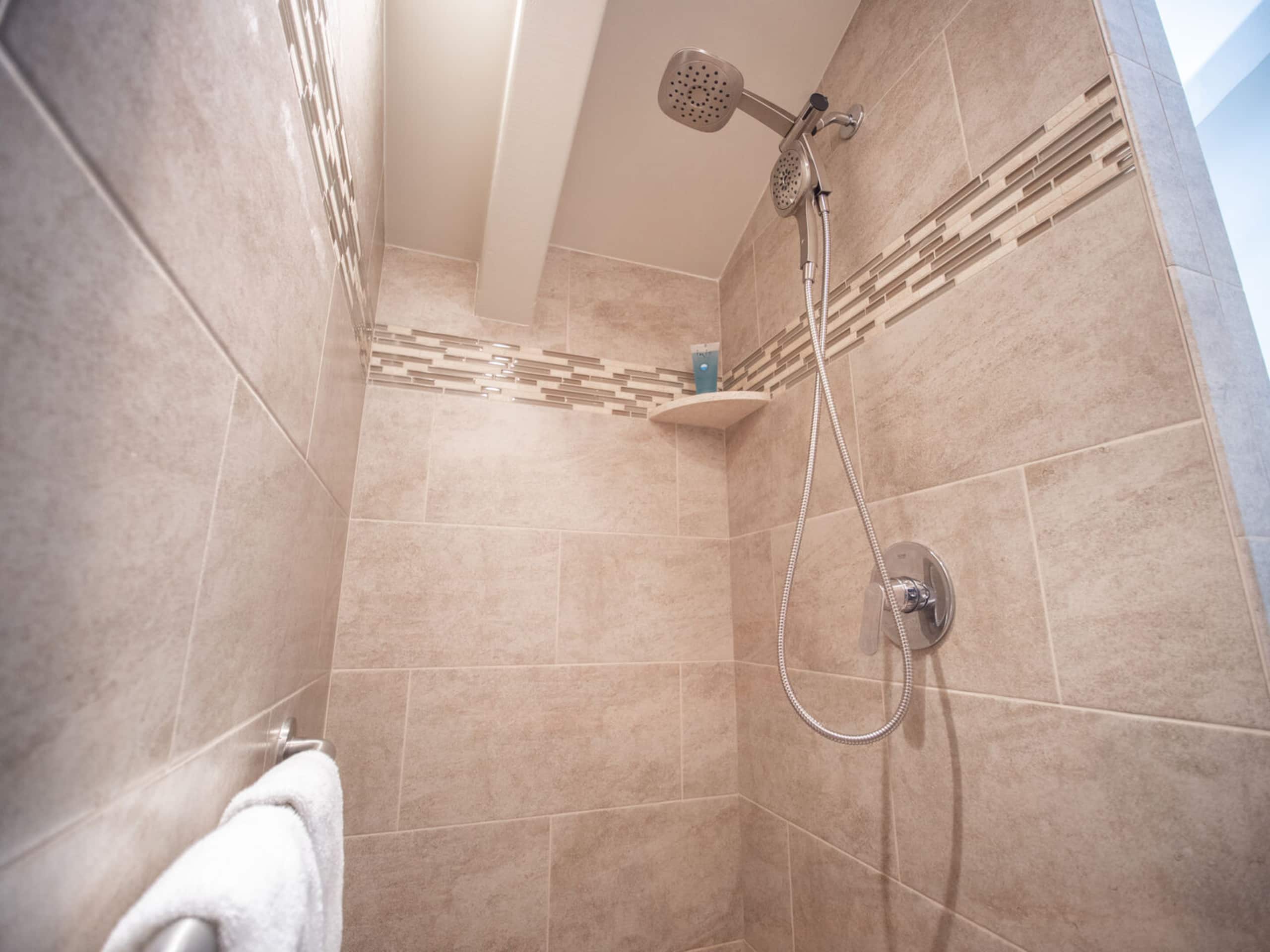 Condo in Lahaina · ★4.93 · 2 bedrooms · 3 beds · 2 baths - Image 16