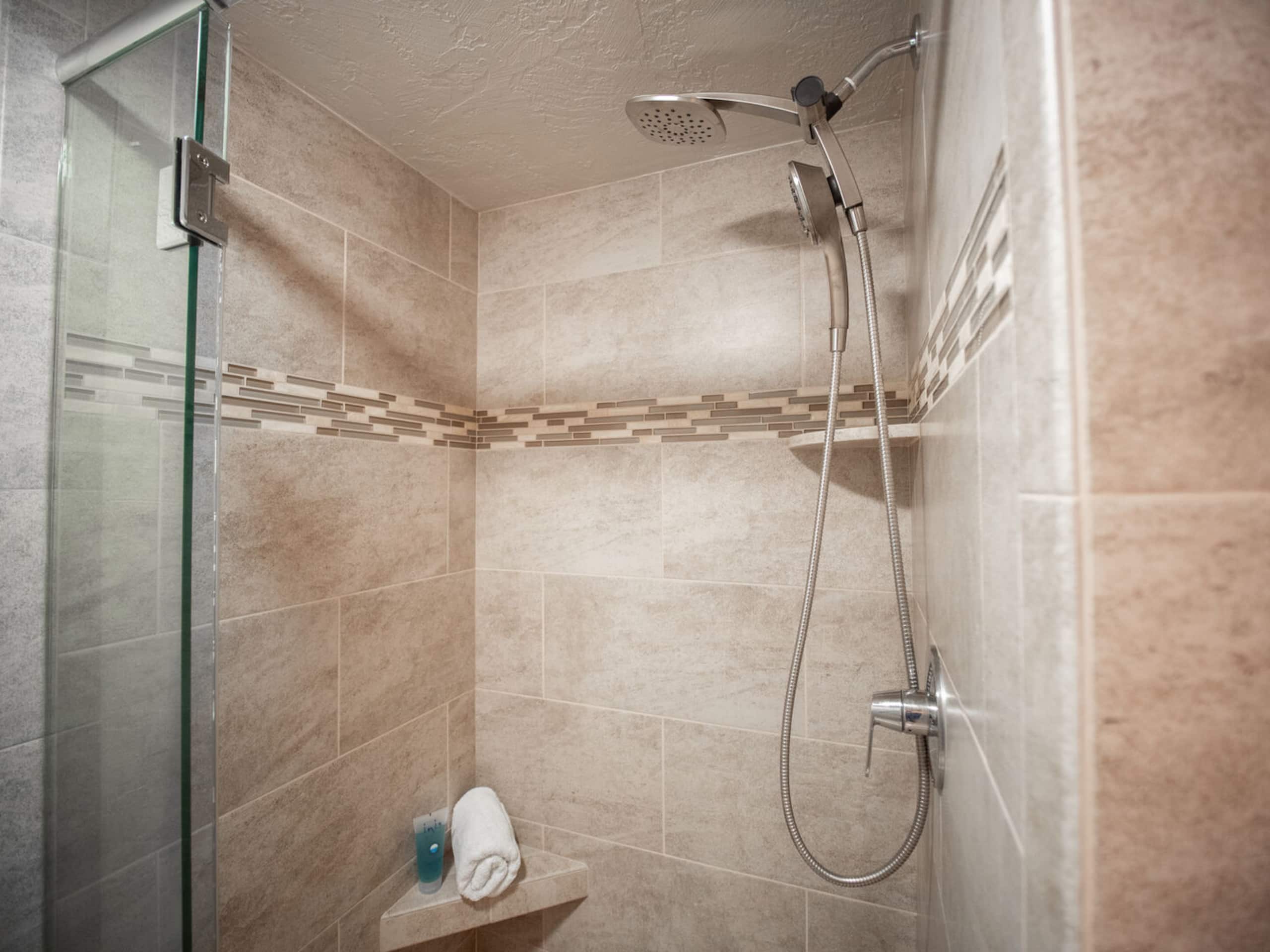 Condo in Lahaina · ★4.93 · 2 bedrooms · 3 beds · 2 baths - Image 14