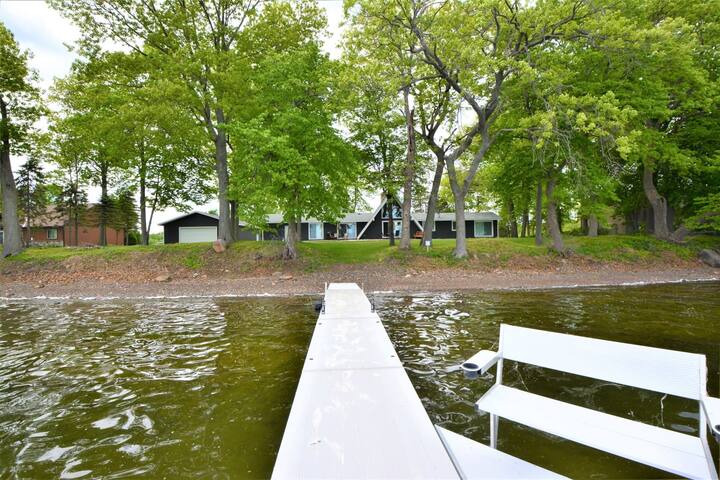 2 Masters 2 Docks, Game Room, Incredible Yard gallery image 4