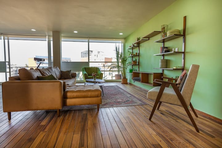 Sunny & Spacious Condesa Condo W/ City Views gallery image 2