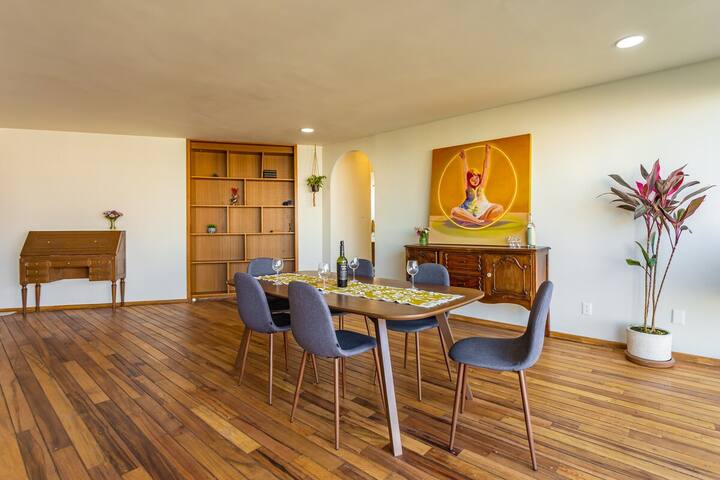 Sunny & Spacious Condesa Condo W/ City Views gallery image 4