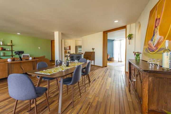 Sunny & Spacious Condesa Condo W/ City Views gallery image 5
