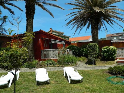 Anuncio de Airbnb popular: Bungalow nr. 3 for 3 pers. next to beach en Carnota