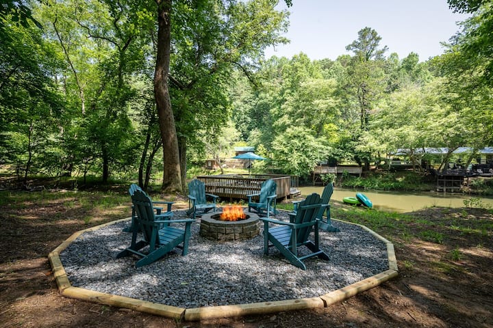 Riverside! Bring Your Pups+ Hot Tub+firepit+comfy - Georgia, GA