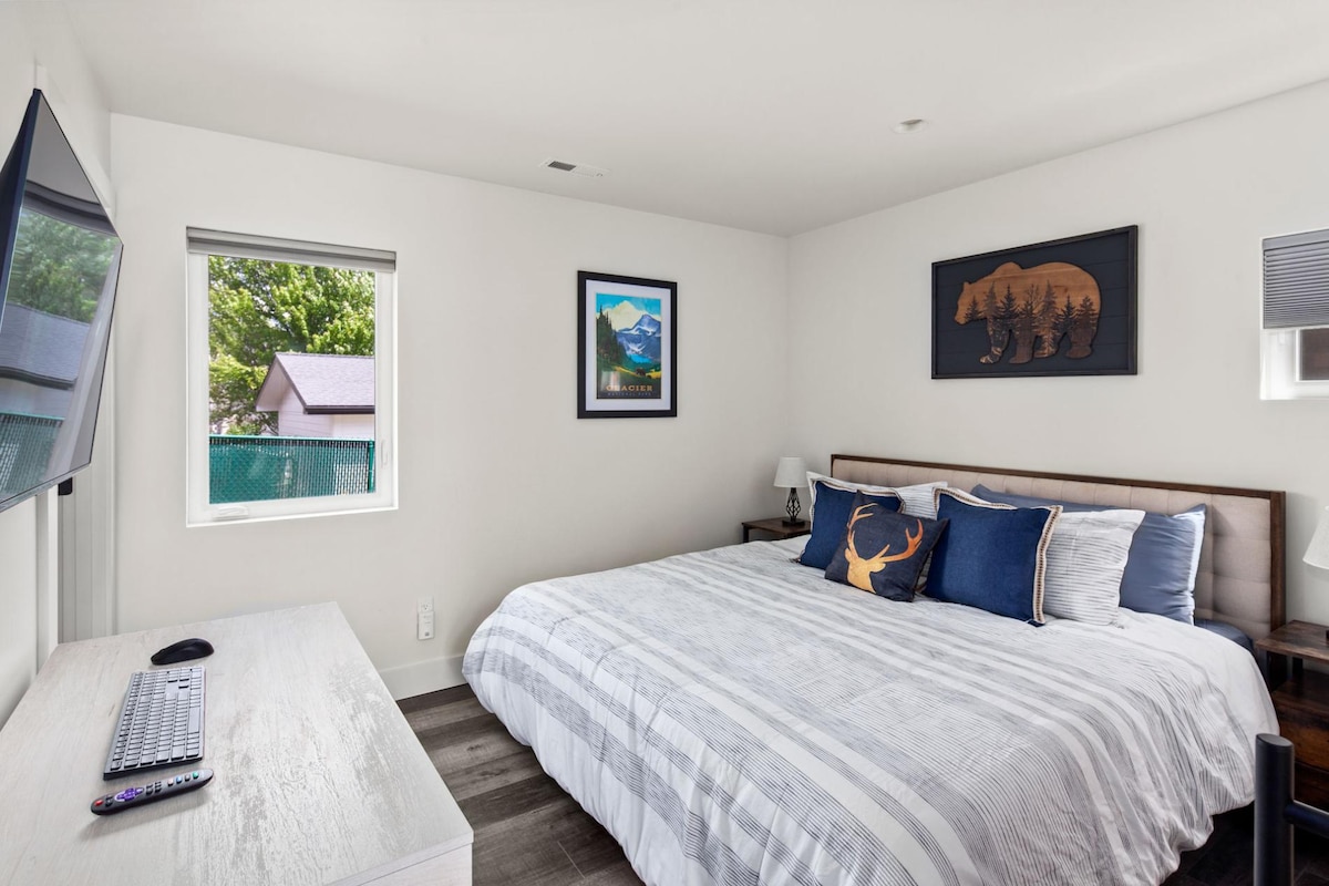 Chumba cha kulala cha Master kina godoro la kifahari la aina ya king 