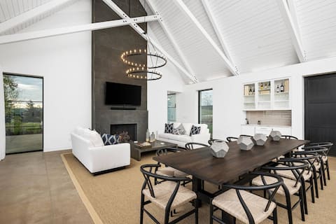 Heavenly Private Vineyard Escape, Pool & Hot Tub