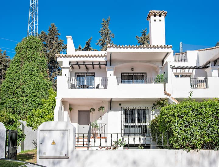 Casa Esquina -Lovely 4bd Townhouse In Los Naranjos - Marbella