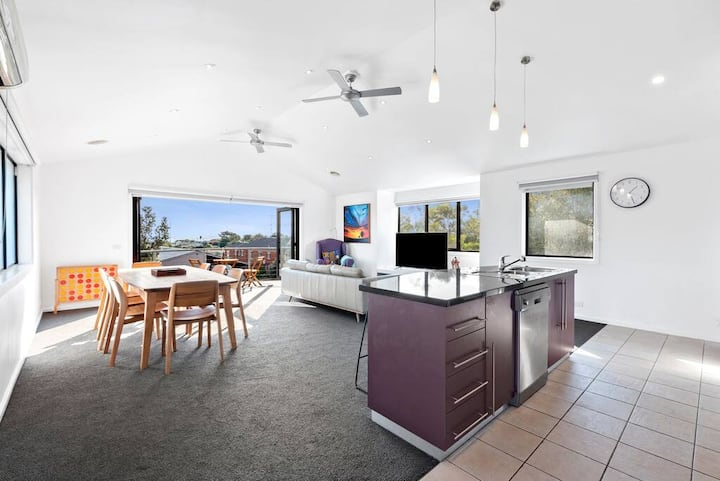 Dundundra Holiday House; Games Room, Sleeps 9 - Drysdale
