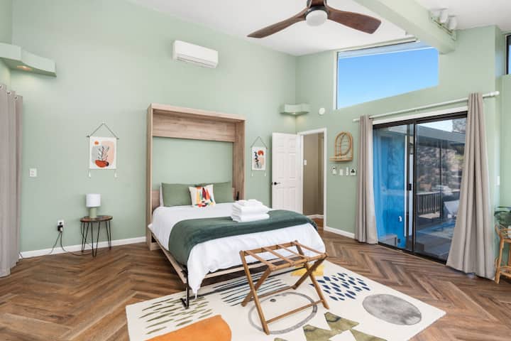 Uhvatite izlazak sunca bez ustajanja iz kreveta u ovoj spavaćoj sobi s nevjerojatnim pogledom