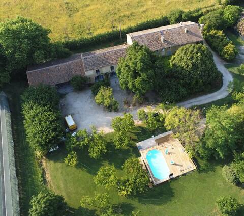 84 B7 - Accommodation in a charming 18th century
