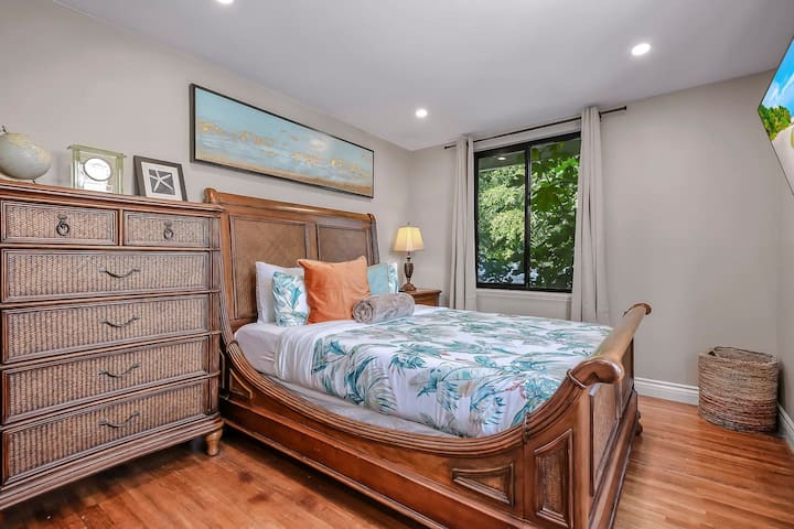 Izba Indiana Jones s nábytkom Tommy Bahamas a  skvelou výzdobou