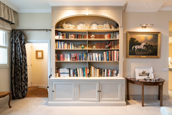 3 bedroom Chelsea mews rental with parking gallery image 3