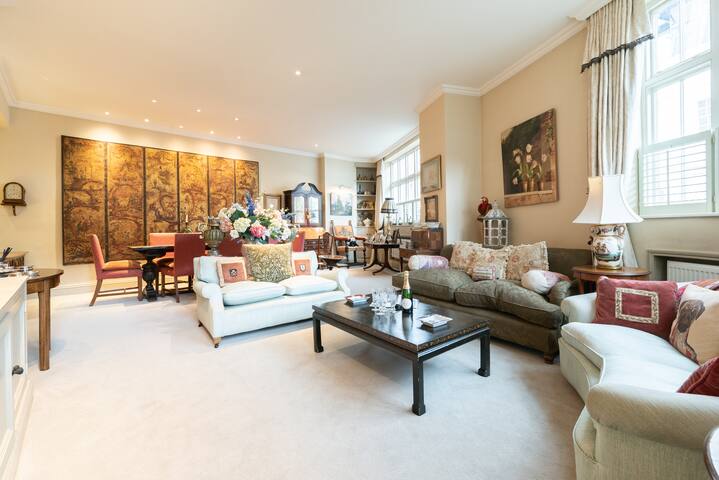 3 bedroom Chelsea mews rental with parking gallery image 5