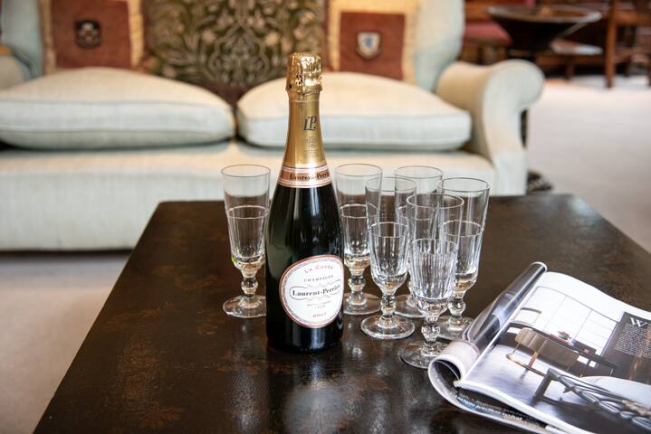 3 bedroom Chelsea mews rental with parking gallery image 2