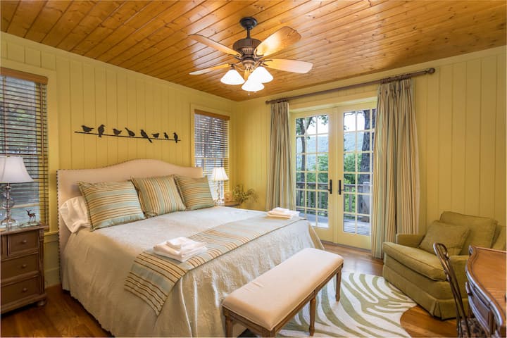 Მთავარი სართული Master King Suite