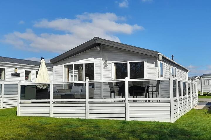 Guest favorite listing in East Suffolk