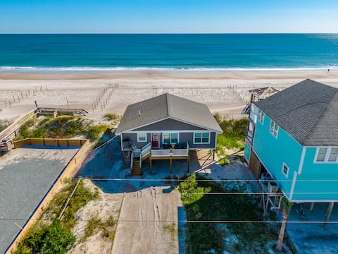 Sea Paradise Cottage | Oceanfront + Sun Deck