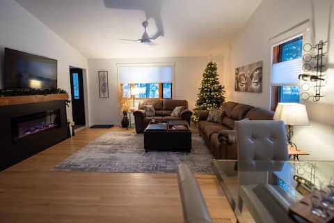 Comfort & Fun: House + Game Room & Fitness Room