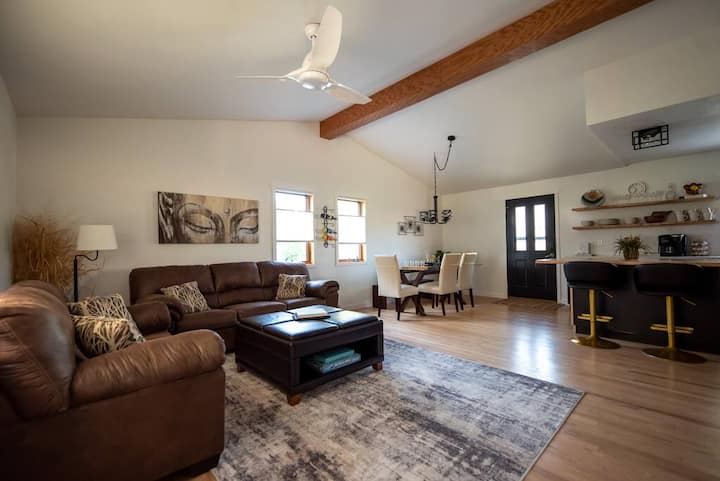 Comfort & Fun: House + Game Room & Fitness Room - Decorah, IA