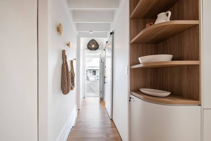 Modern Haven in Vibey Fitzroy Walk to shops gallery image 4