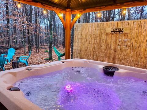 Lake & Pool Access| Unwind w/ Hot Tub & Fireplace