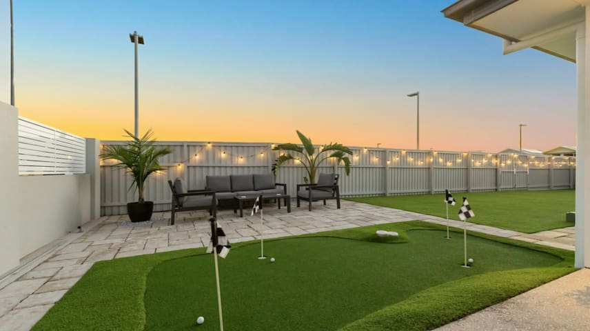 Putt Putt – Pool Slide – 100m to Beach