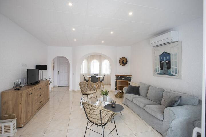 Ground floor canal house with pool and mooring gallery image 5